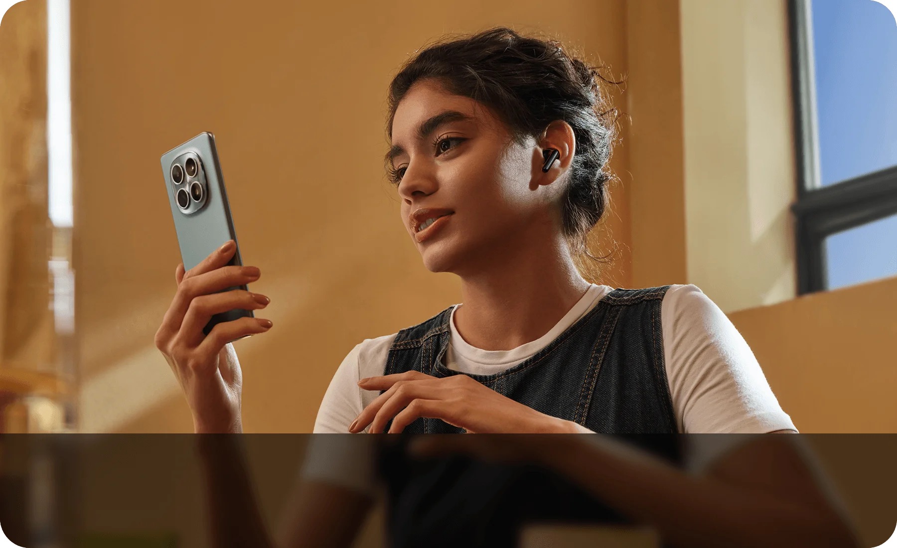 Чёткая передача голоса с AI-шумоподавлением