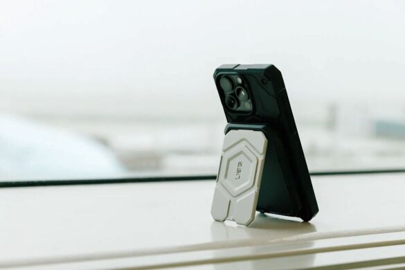 Кардхолдер URBAN ARMOR GEAR (UAG) Magnetic Wallet With Stand (964442114040) - Black / Titanium