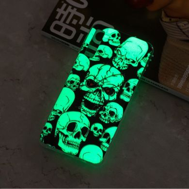 Силиконовый (TPU) чехол Deexe LumiCase для Samsung Galaxy A7 2018 (A750) - Cool Skulls