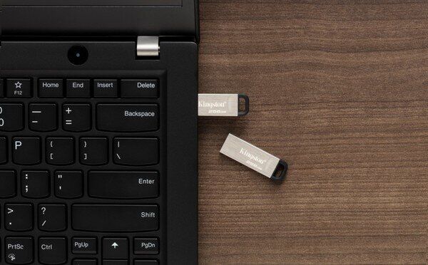 Флеш-память Kingston DT Kyson 128GB USB 3.2 (DTKN/128GB) - Silver / Black
